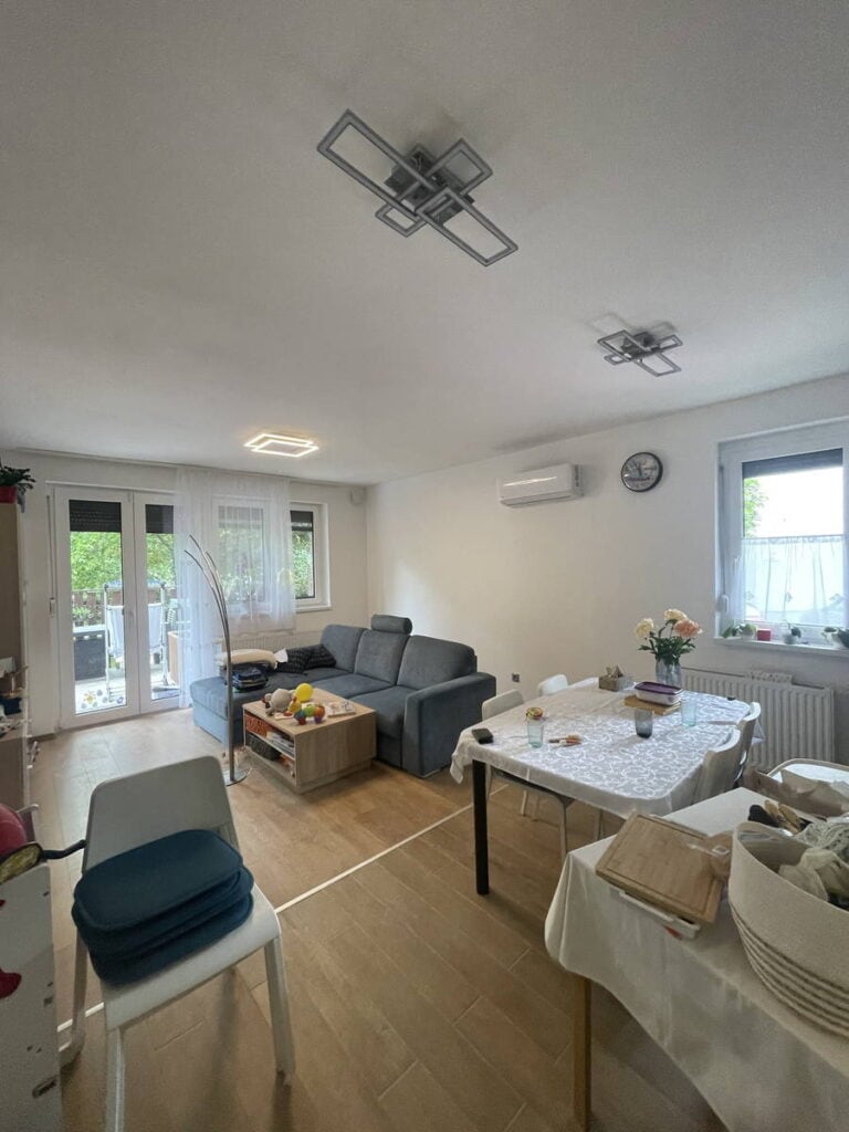 XI. kerület Solt utca - Leszakadt mennyezet helyrehozása hungarocell ragasztással, hálózással, gletteléssel, festéssel